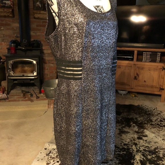 🤩Silver Sparkle Bodycon Dress w/ Peek-a-Boo Waist - Picture 2 of 6